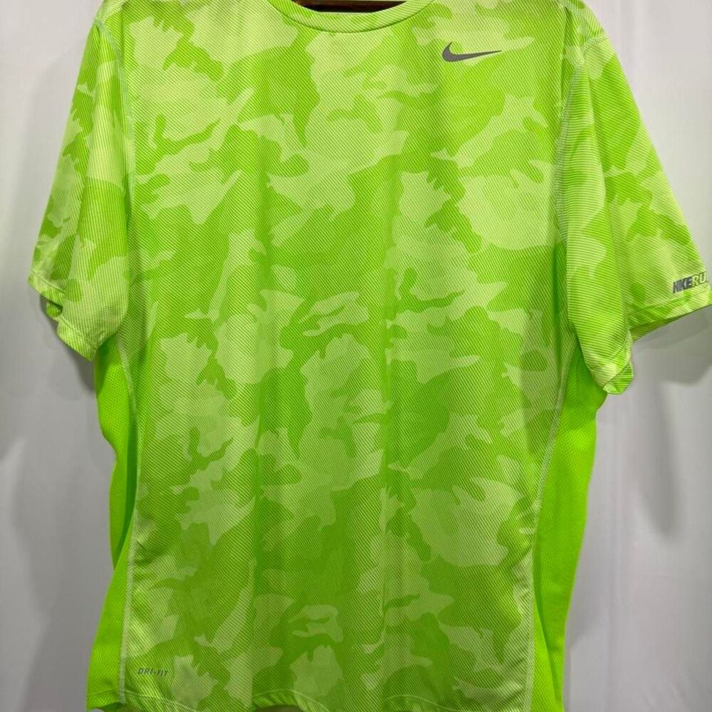 Nike Men's Green and Yellow T-shirt